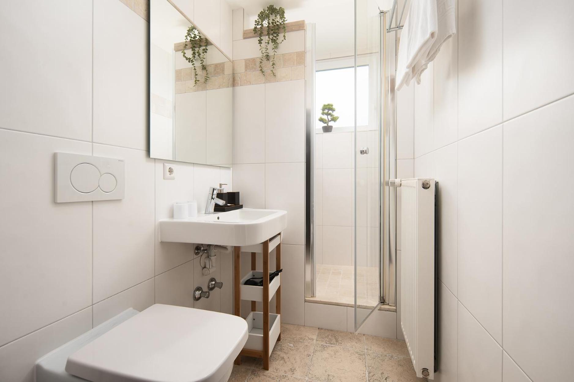 Hotel Vier Jahreszeiten Therme & Kliniken Bad Krozingen Naehe Freiburg & Schwarzwald Ideal Fuer Wellness Kur & Business Ausfluege 24H Check In- Wlan & Parken Gratis エクステリア 写真