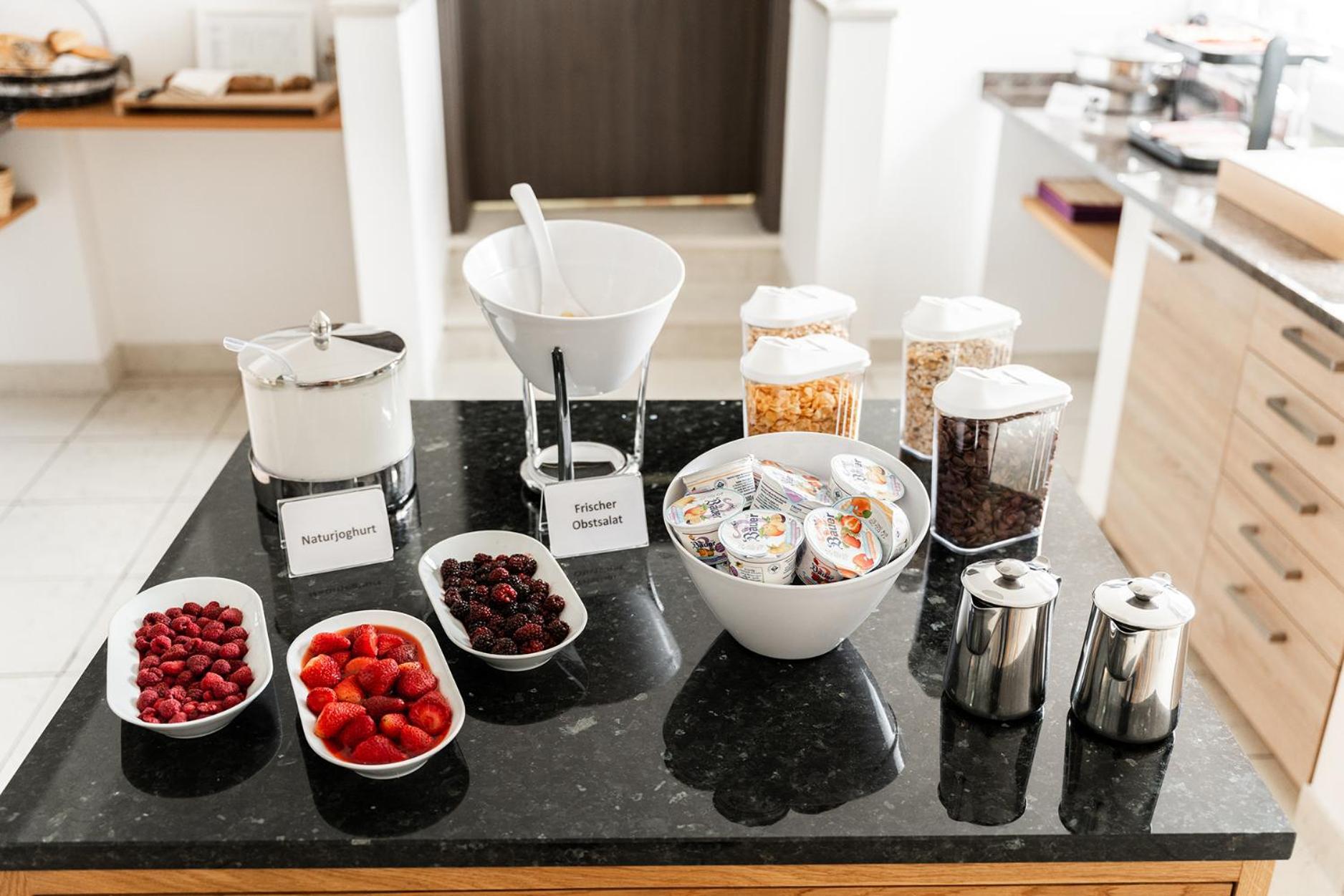 Hotel Vier Jahreszeiten Therme & Kliniken Bad Krozingen Naehe Freiburg & Schwarzwald Ideal Fuer Wellness Kur & Business Ausfluege 24H Check In- Wlan & Parken Gratis エクステリア 写真