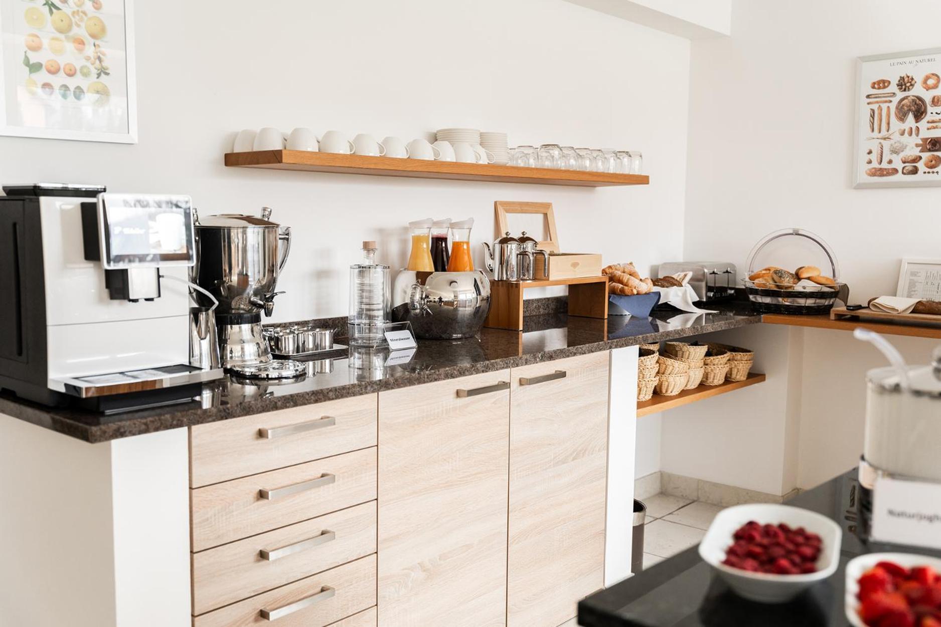 Hotel Vier Jahreszeiten Therme & Kliniken Bad Krozingen Naehe Freiburg & Schwarzwald Ideal Fuer Wellness Kur & Business Ausfluege 24H Check In- Wlan & Parken Gratis エクステリア 写真
