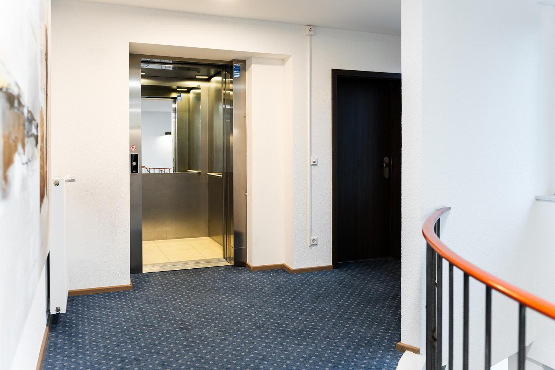 Hotel Vier Jahreszeiten Therme & Kliniken Bad Krozingen Naehe Freiburg & Schwarzwald Ideal Fuer Wellness Kur & Business Ausfluege 24H Check In- Wlan & Parken Gratis エクステリア 写真