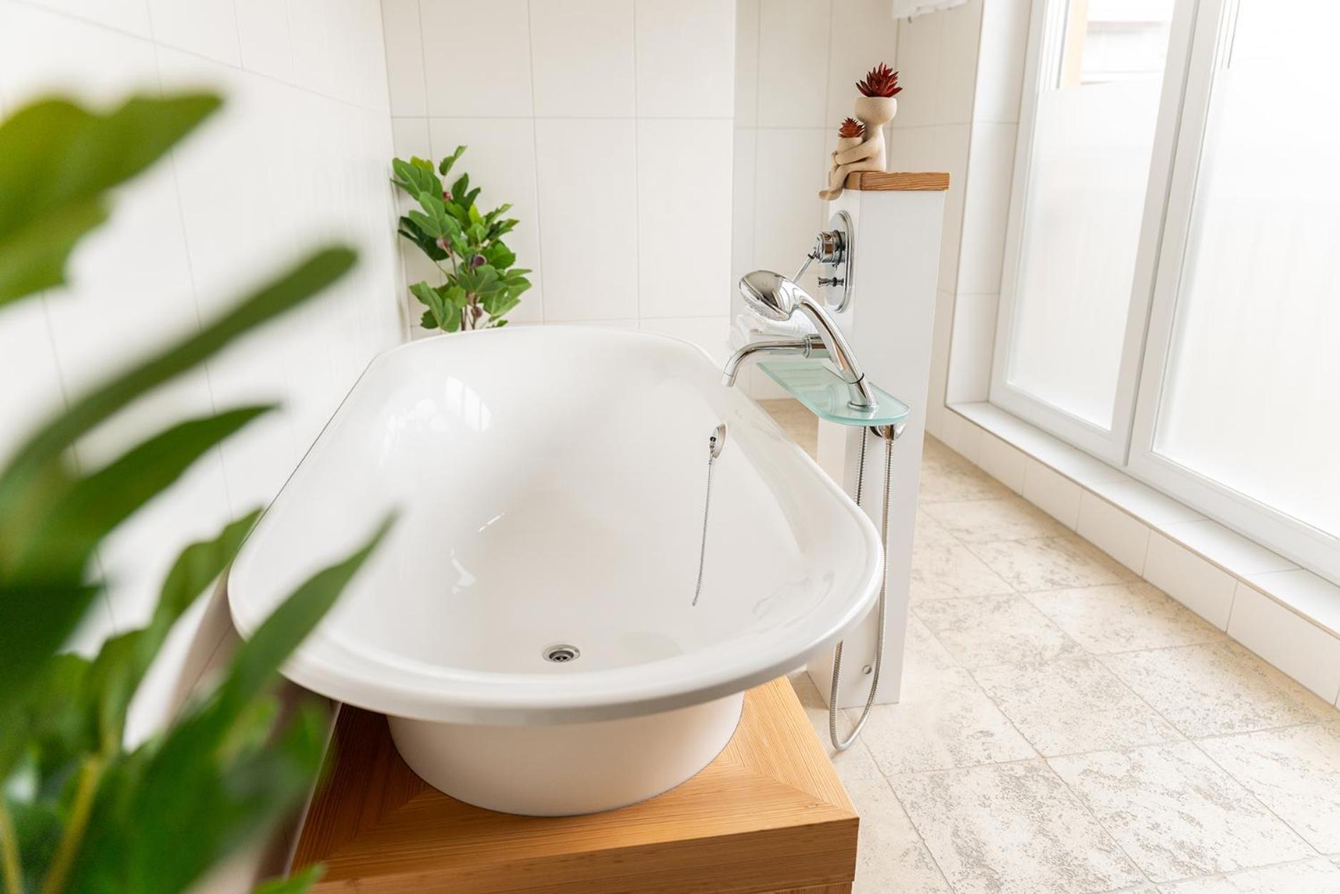 Hotel Vier Jahreszeiten Therme & Kliniken Bad Krozingen Naehe Freiburg & Schwarzwald Ideal Fuer Wellness Kur & Business Ausfluege 24H Check In- Wlan & Parken Gratis エクステリア 写真