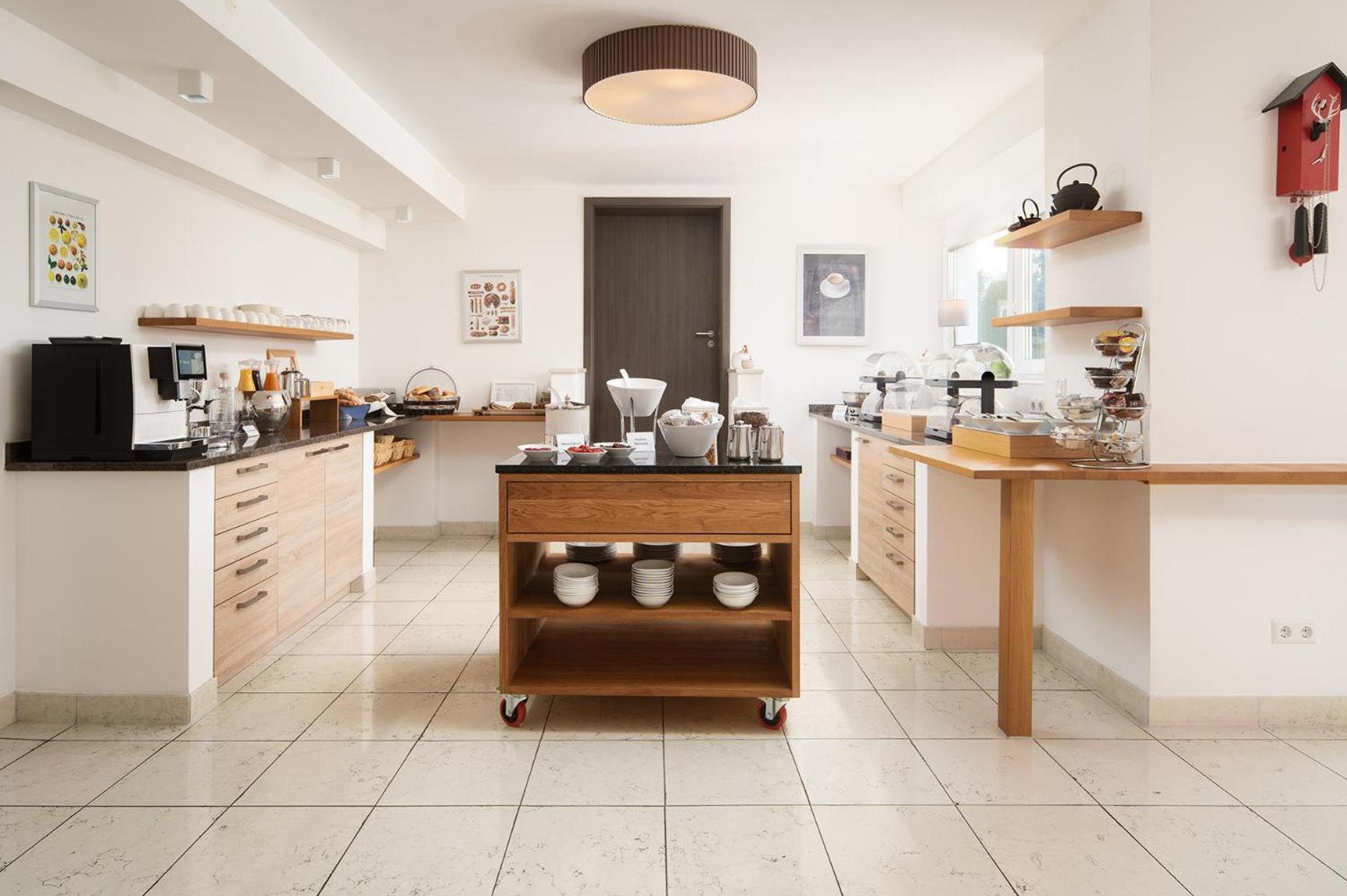Hotel Vier Jahreszeiten Therme & Kliniken Bad Krozingen Naehe Freiburg & Schwarzwald Ideal Fuer Wellness Kur & Business Ausfluege 24H Check In- Wlan & Parken Gratis エクステリア 写真