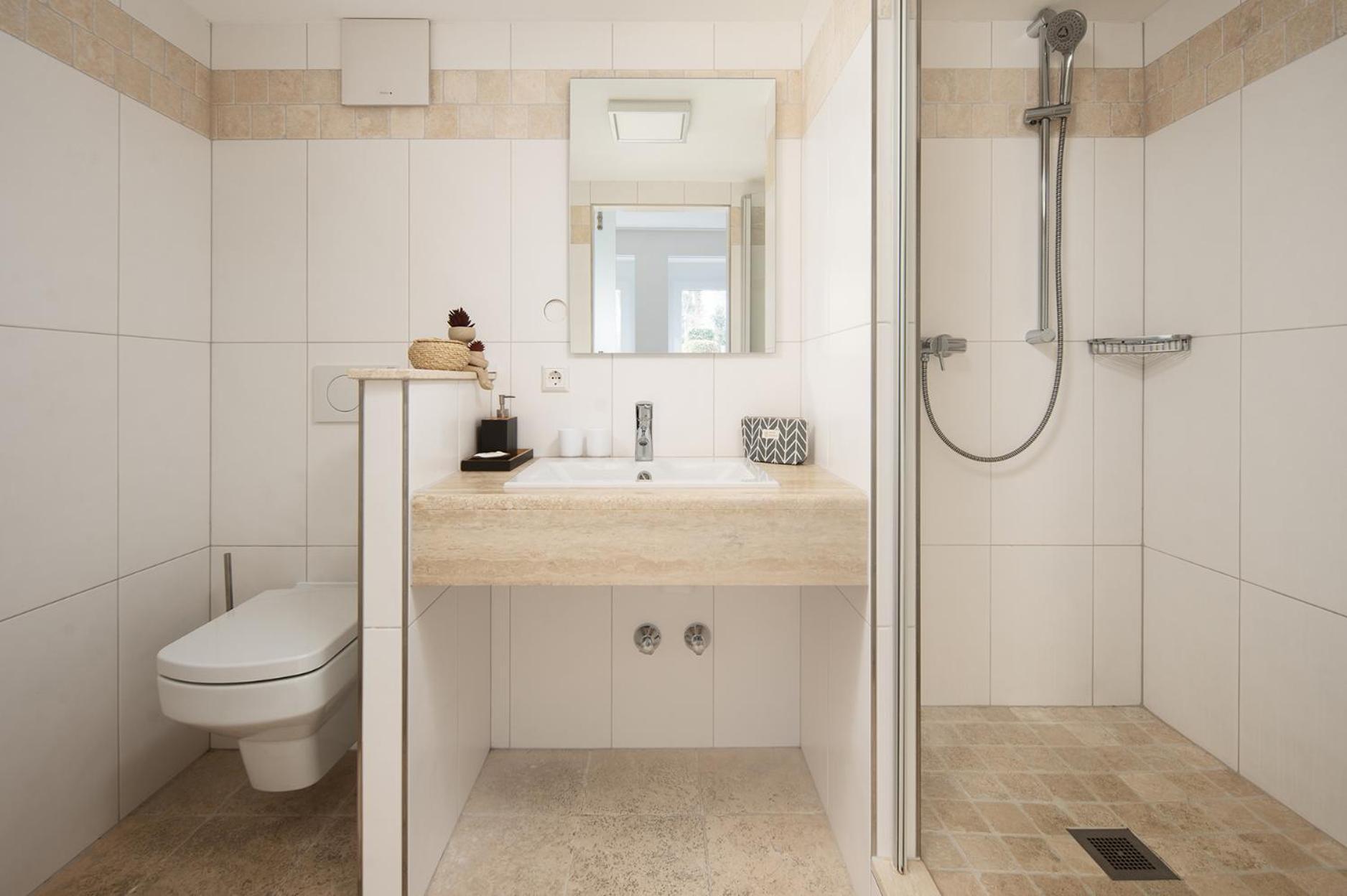 Hotel Vier Jahreszeiten Therme & Kliniken Bad Krozingen Naehe Freiburg & Schwarzwald Ideal Fuer Wellness Kur & Business Ausfluege 24H Check In- Wlan & Parken Gratis エクステリア 写真